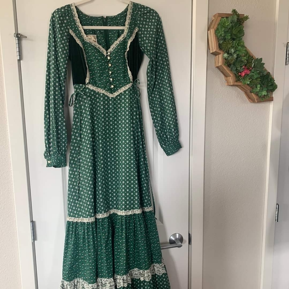 ISO Gunne sax dress